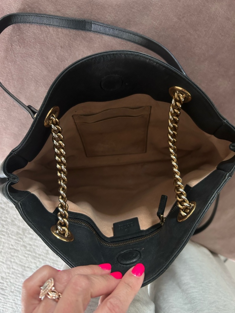 Gucci Marmont Matelasse Shoulder Bag - Picture 4 of 6